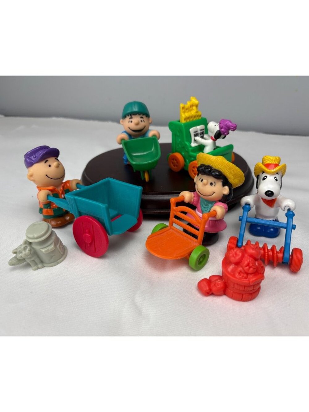 Charlie Brown Snoopy Peanuts Farmers Toys McDonalds Happy Meal 1989
